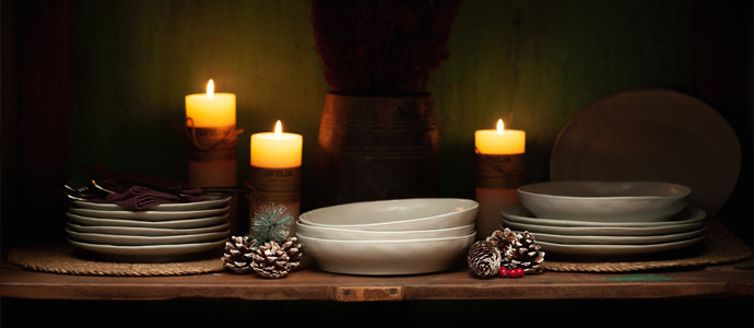 How to set your Christmas table with timeless decorations